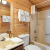Отель Fontana by Avantstay Gorgeous Mountain Cabin w/ Views, Hot Tub & Game Room!, фото 24