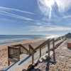 Отель Sunshine House, 3 Bedrooms, Sleeps 8, Ocean Front, Pet Friendly, WiFi, фото 17