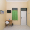 Отель RedDoorz Syariah near Stasiun Madiun, фото 17