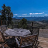 Отель Sunset Chalet - 2600 Sq.ft. Multi-seasonal Retreat, фото 9