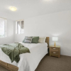 Отель Pumicestone Lodge Unit Twelve, 26 Maloja Ave, фото 4