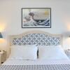 Отель Room in Guest Room - Central Room With Balcony And Amazing Sea View, фото 9