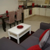Отель Blackburn Lodge 2-Bedroom Flat, фото 9