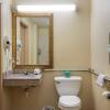 Отель Americas Best Value Inn - Newark Airport, фото 8