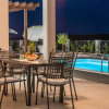 Отель Modern and Spacious Home With Swimming Pool, фото 7