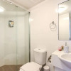 Отель Newly Renovated Unit 250M To The Beach, фото 5