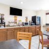 Отель Microtel Inn & Suites by Wyndham Green Bay, фото 12