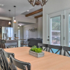 Отель Gorgeous Luxury Home With Hot Tub Just 3 Miles to Dtwn!, фото 30