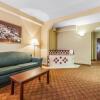 Отель Comfort Suites Airport, фото 25