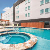 Отель La Quinta Inn & Suites by Wyndham McAllen Convention Center, фото 19