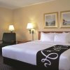Отель La Quinta Inn & Suites by Wyndham Tampa Fairgrounds - Casino, фото 4