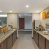 Отель Comfort Suites Regency Park, фото 12