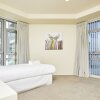 Отель QV Spacious Bright Apartment with Balconies and Parking - 932, фото 2