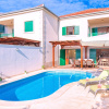 Отель Charming Villa With Spacious Rooms and Private Swimming Pool in the Lavender Island of Hvar, фото 6
