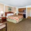 Отель Days Inn & Suites by Wyndham Roseville/Detroit Area, фото 15