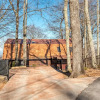 Отель Pine Needle by Avantstay Log Cabin w/ Gorgeous Views, Hot Tub, Patio & Pool Table!, фото 1