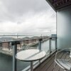 Отель Beautiful Waterfront Apartment With Balcony - Sleeps 6, фото 18