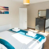 Отель Comfy, 2 Bed House, Sleeps 6 with Garden and Free Parking in Cheltenham, фото 27