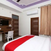 Отель OYO 16721 Divine Hotel, фото 2
