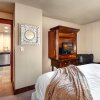 Отель K B M Resorts- Cbi-205 Upgraded 1bd, Wood Fireplace, Full Kitchen, Wifi, Walk to Slopes!, фото 2