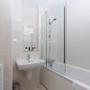 Отель 2 Bedroom 2 Bathroom Apartment in Central Milton Keynes with Free Parking and Smart TV - Contractors, фото 18