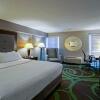Отель Holiday Inn Manhattan at the Campus, an IHG Hotel, фото 4