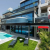 Отель The One Luxury Apartments, фото 1