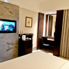 Отель Crown Victoria Hotel Tulungagung, фото 2