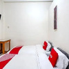Отель OYO 3842 Eiffel Ketintang Unesa Syariah, фото 10