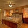 Отель Eagle's Nest - 4 Br Cabin, фото 4