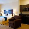 Отель Holiday Inn Express & Suites Regina-South, an IHG Hotel, фото 2