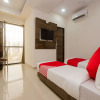Отель Oyo 12043 Hotel Crystal Crown, фото 5