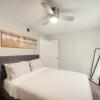 Отель Stylish 1BR Near UT Brentwood Evonify, фото 7