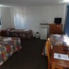 Отель Jolly Collier Hotel Motel, фото 1