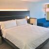Отель Holiday Inn Express Hotel & Suites Tracy, an IHG Hotel, фото 5