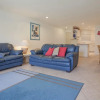 Отель Kristie Court, 2/7 Weatherly Close, фото 3