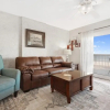 Отель 2br/2ba Sleeps 8, Beachfront w/ Pool, фото 32