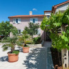 Отель Apartments Neva, фото 1