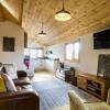 Отель Laurel Lodge - 2 Bedroom Log Cabin - St Florence - Tenby, фото 1