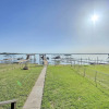 Отель Lakefront Cottage in Gun Barrel City w/ Hot Tub, фото 19