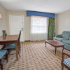 Отель Howard Johnson Express Inn And Suites Lakes Front, фото 6