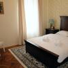 Отель Black Gate - 2 Bedroom Apartment in the Heart of Old Town with Free Private Secured Parking, фото 2
