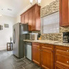 Отель Spacious 4BR City Condo steps from St Charles Ave, фото 7