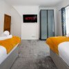 Отель Captivating 2-bed House in Blackburn, фото 2
