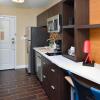 Отель TownePlace Suites by Marriott Detroit Belleville, фото 7