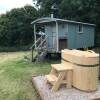 Отель Charming Shepherds Hut With Wood Fired Hot Tub, фото 1