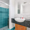 Отель Spacious 1 Bedroom Apartment in Teneriffe, Brisbane, фото 7