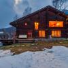 Отель 4BR Traditional Chalet BBQ + Fireplace + View, фото 19