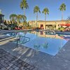 Отель Ground-floor Poolside Mesa Condo w/ Luxe Amenities в Гилберте