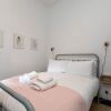 Отель Serene and Spacious 1 Bedroom Garden Flat in Clapton, фото 4